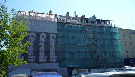 Daugiabučio namo stogo rekonstrukcija (renovacija) Vilniuje, Lietuva.